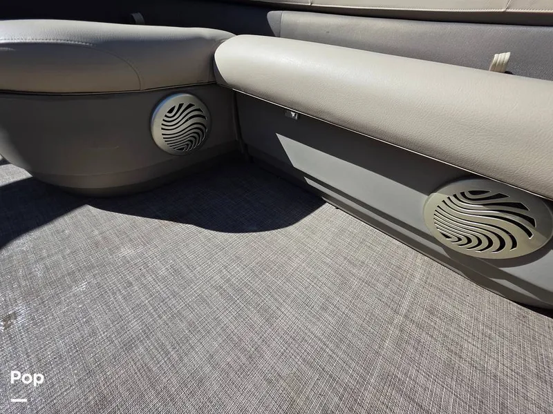 Slide: The Image of Sun Tracker Bass Buggy 18 DLX 2023 - 15970432