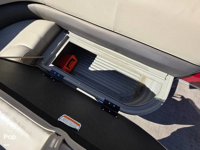 Slide: The Image of Sun Tracker Bass Buggy 18 DLX 2023 - 15970433