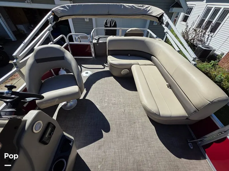 Slide: The Image of Sun Tracker Bass Buggy 18 DLX 2023 - 15970452