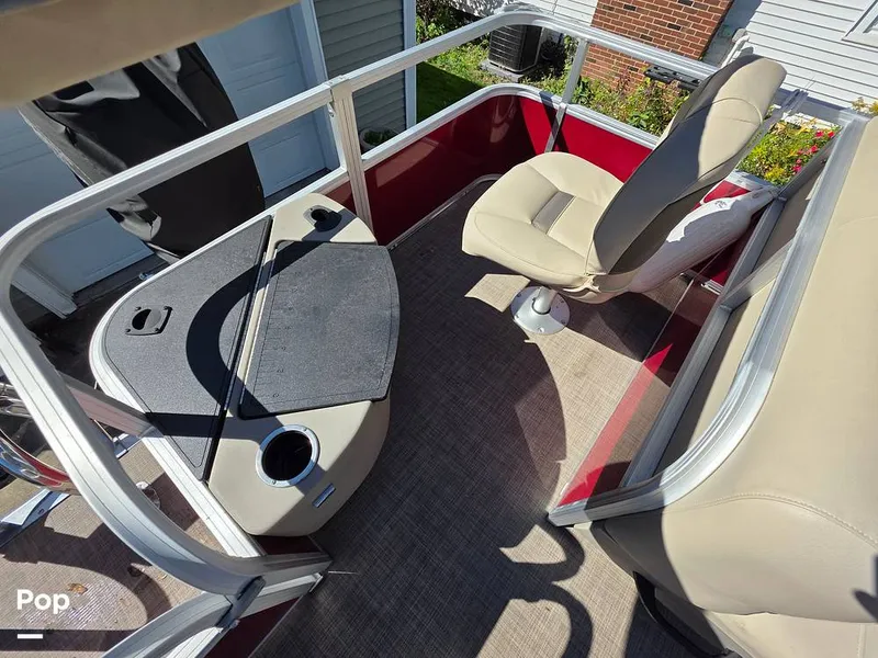 Slide: The Image of Sun Tracker Bass Buggy 18 DLX 2023 - 15970436