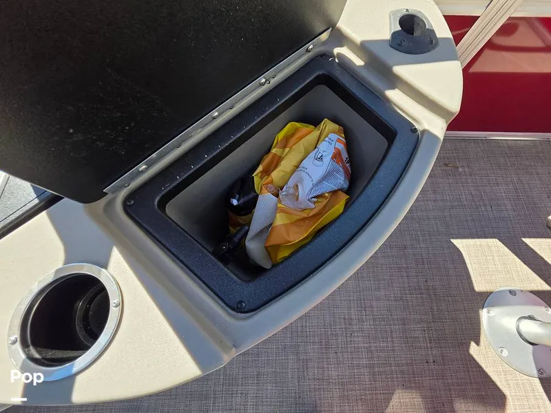 Slide: The Image of Sun Tracker Bass Buggy 18 DLX 2023 - 15970437