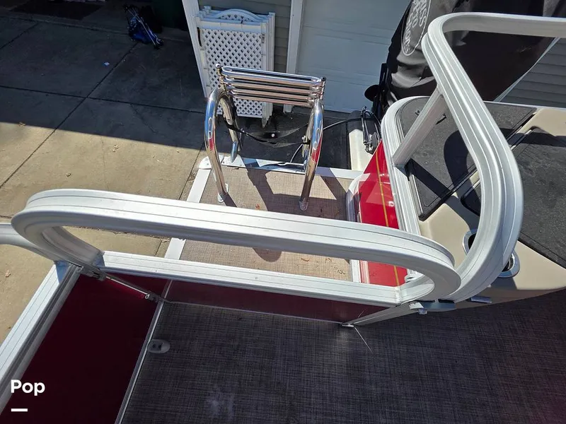 Slide: The Image of Sun Tracker Bass Buggy 18 DLX 2023 - 15970440