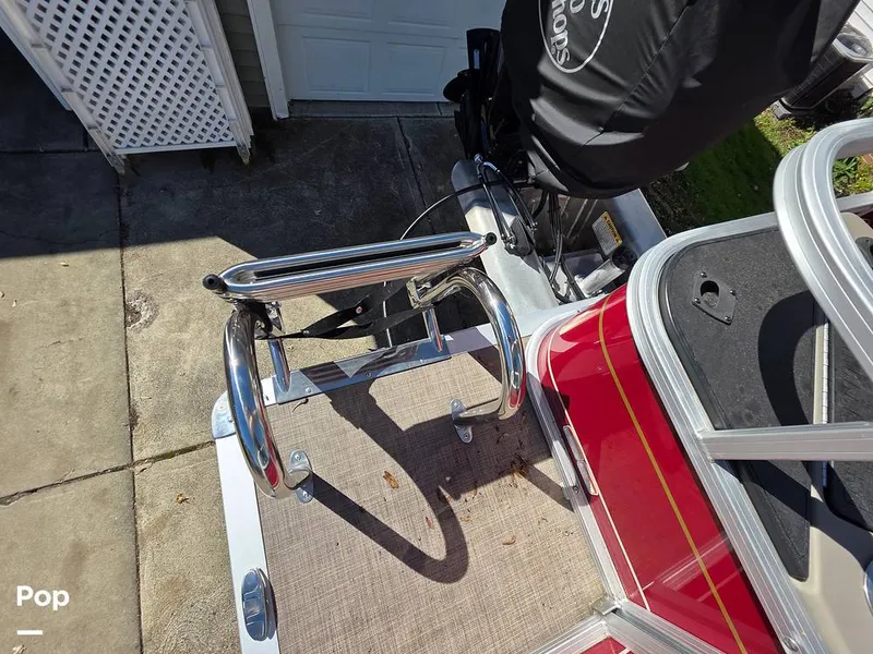 Slide: The Image of Sun Tracker Bass Buggy 18 DLX 2023 - 15970441