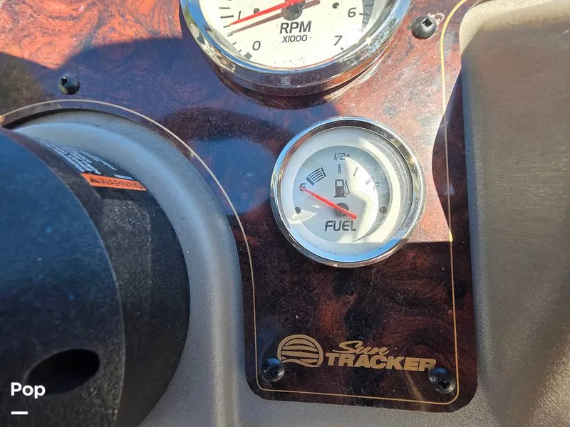 Slide: The Image of Sun Tracker Bass Buggy 18 DLX 2023 - 15970446