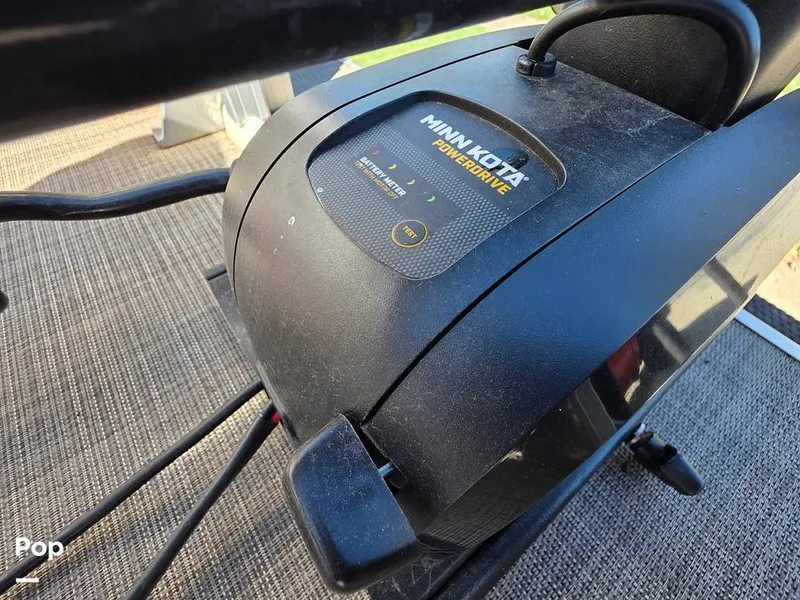 Slide: The Image of Sun Tracker Bass Buggy 18 DLX 2023 - 15970453