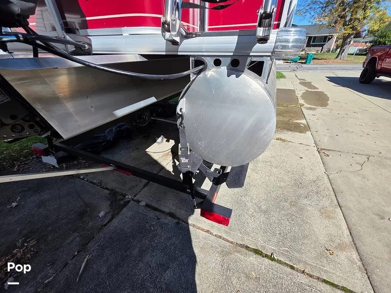 Slide: The Image of Sun Tracker Bass Buggy 18 DLX 2023 - 15970460