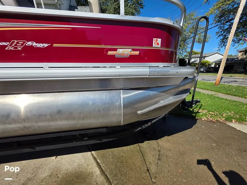 Slide: The Image of Sun Tracker Bass Buggy 18 DLX 2023 - 15970463