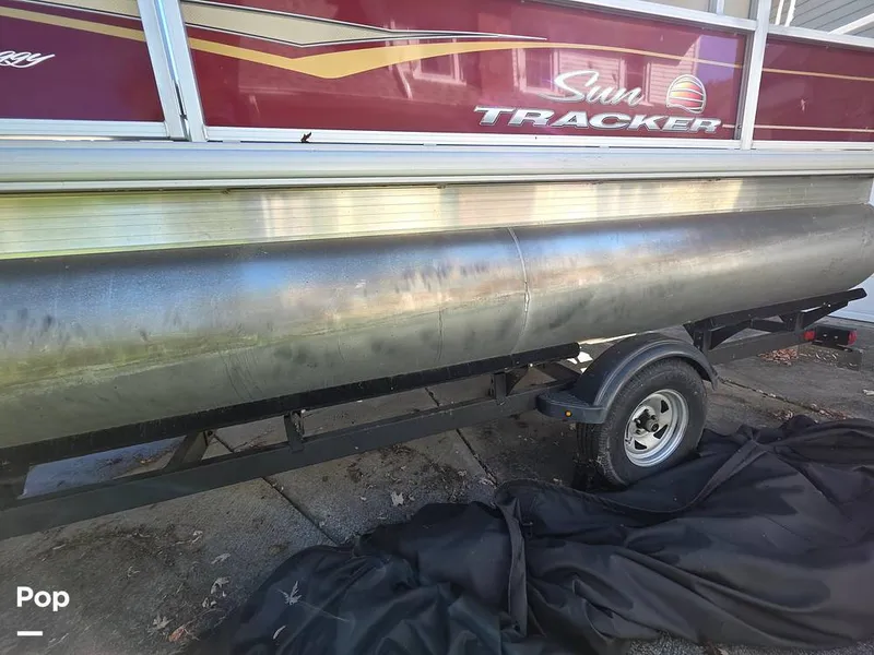 Slide: The Image of Sun Tracker Bass Buggy 18 DLX 2023 - 15970465