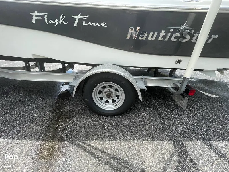 Slide: The Image of NauticStar 215 XTS 2018 - 15563847