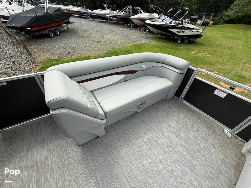 Slide: The Image of Bennington 22SL 2023 - 15570260