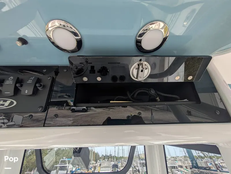 Slide: The Image of Sea Hunt Ultra 275 SE 2024 - 15614515