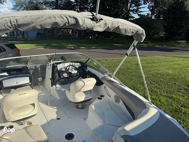 Slide: The Image of Sea-Doo Challenger 210 SE 2011 - 15662260