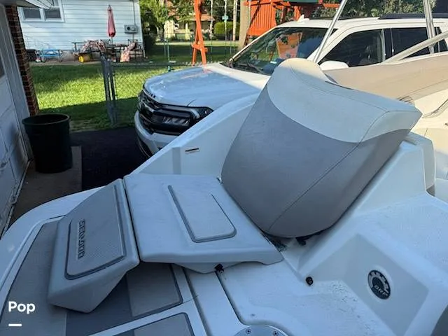 Slide: The Image of Sea-Doo Challenger 210 SE 2011 - 15662264