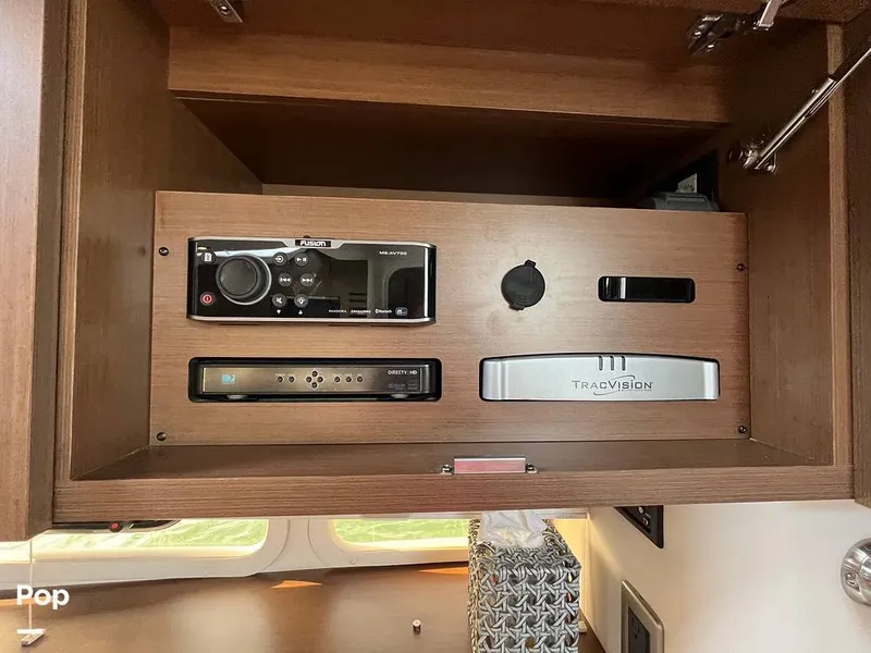 Slide: The Image of Sea Ray 370 Sundancer 2017 - 15946620