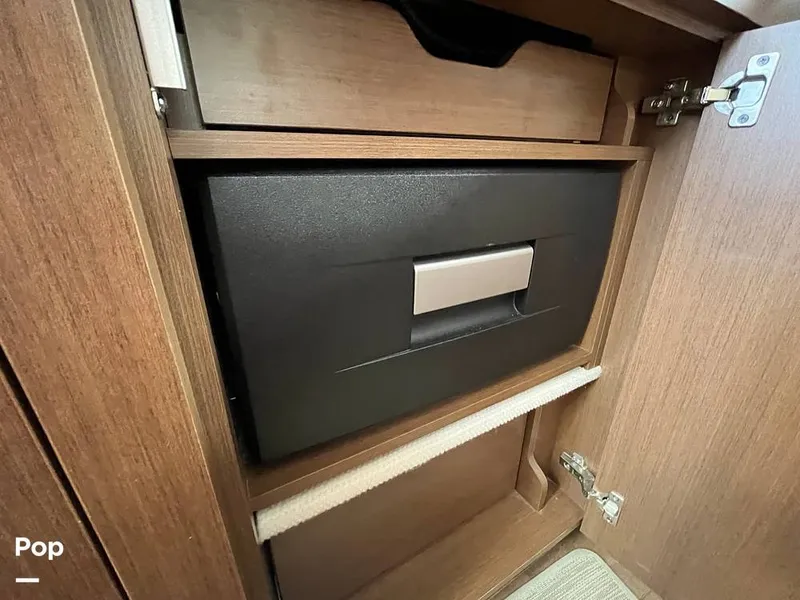 Slide: The Image of Sea Ray 370 Sundancer 2017 - 15946624