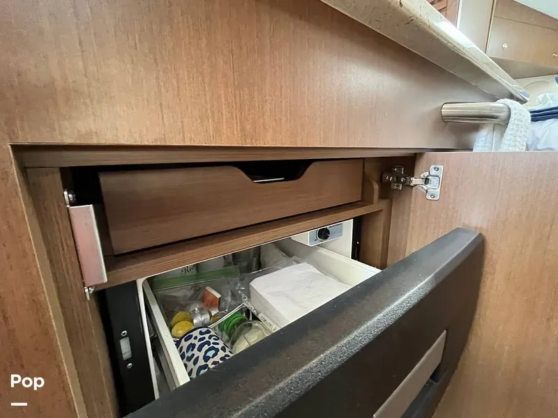 Slide: The Image of Sea Ray 370 Sundancer 2017 - 15946625