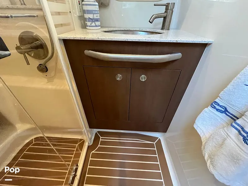 Slide: The Image of Sea Ray 370 Sundancer 2017 - 15946631