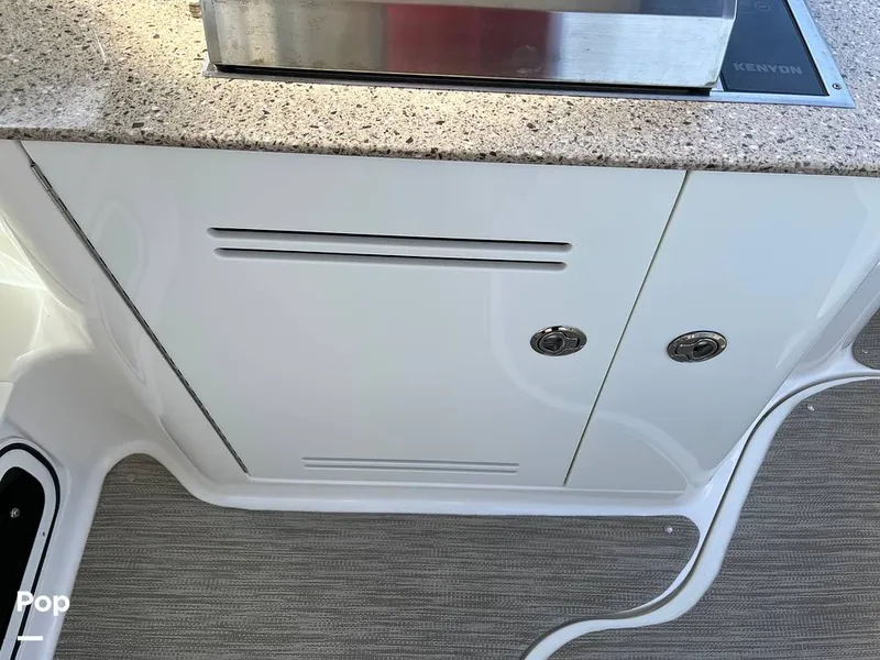 Slide: The Image of Sea Ray 370 Sundancer 2017 - 15946549