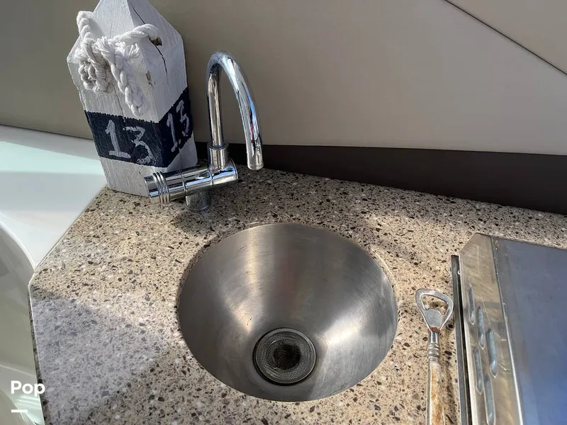 Slide: The Image of Sea Ray 370 Sundancer 2017 - 15946550