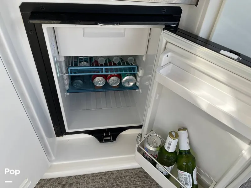 Slide: The Image of Sea Ray 370 Sundancer 2017 - 15946552