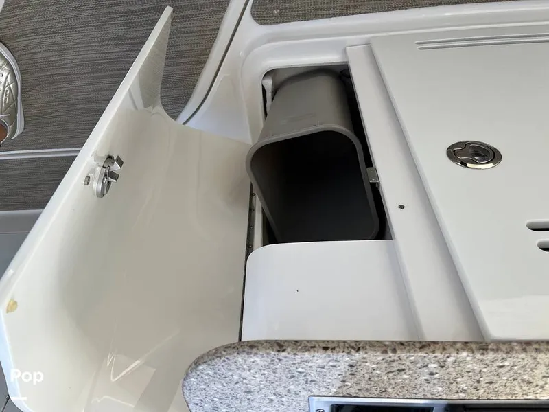 Slide: The Image of Sea Ray 370 Sundancer 2017 - 15946554