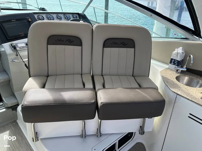 Slide: The Image of Sea Ray 370 Sundancer 2017 - 15946558