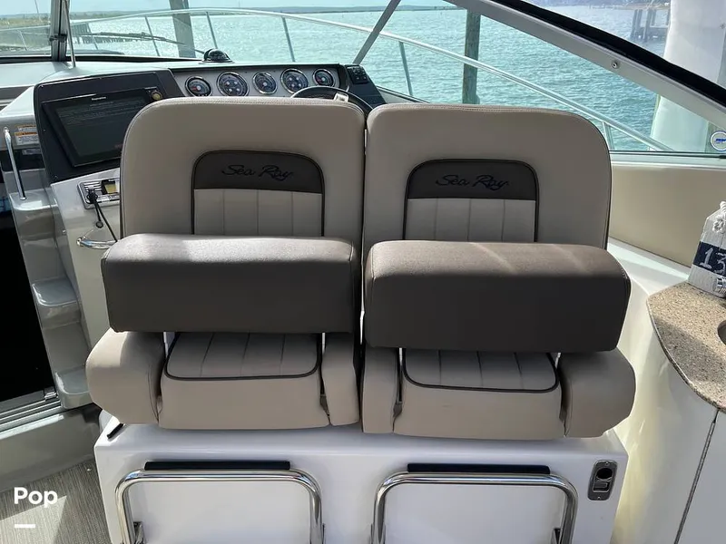 Slide: The Image of Sea Ray 370 Sundancer 2017 - 15946559