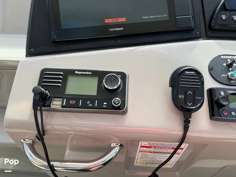 Slide: The Image of Sea Ray 370 Sundancer 2017 - 15946560