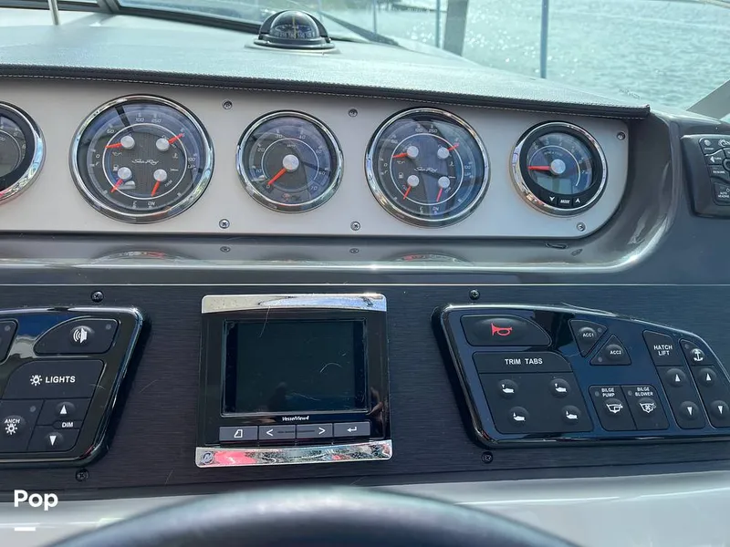 Slide: The Image of Sea Ray 370 Sundancer 2017 - 15946565