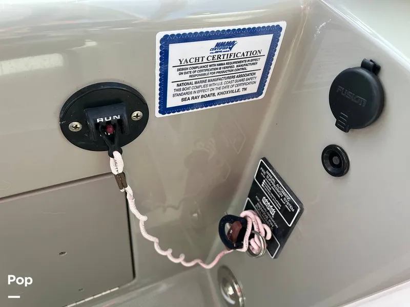 Slide: The Image of Sea Ray 370 Sundancer 2017 - 15946570