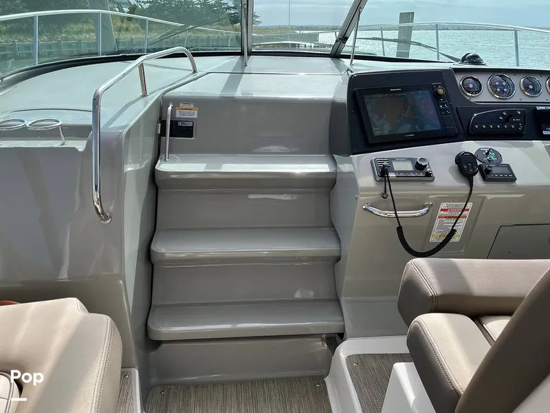 Slide: The Image of Sea Ray 370 Sundancer 2017 - 15946573