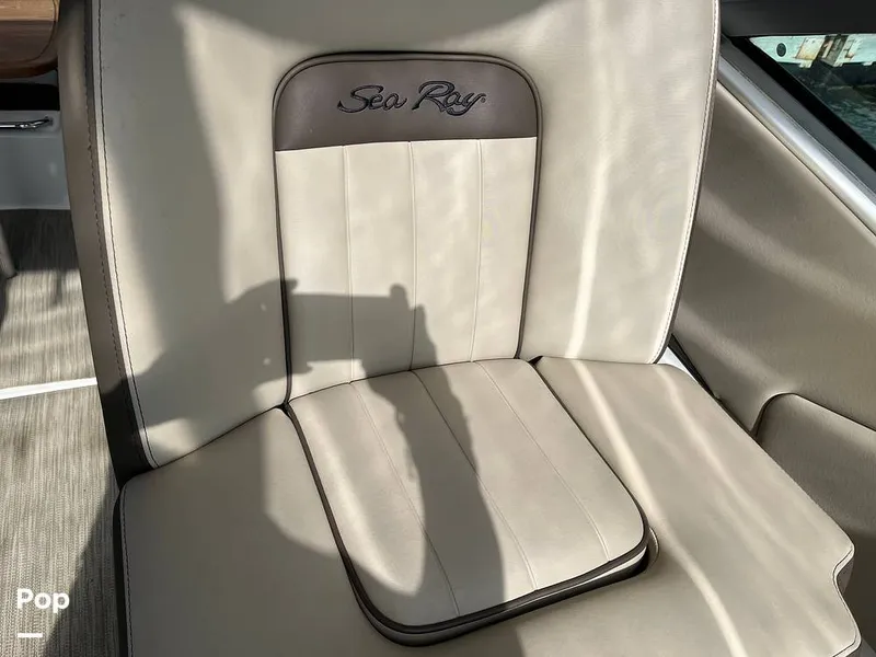 Slide: The Image of Sea Ray 370 Sundancer 2017 - 15946575