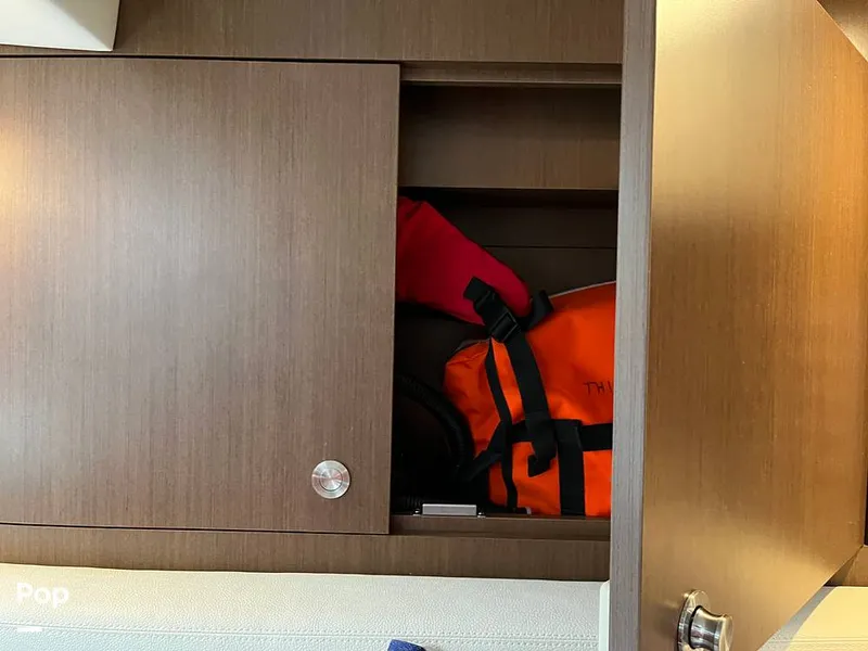 Slide: The Image of Sea Ray 370 Sundancer 2017 - 15946590