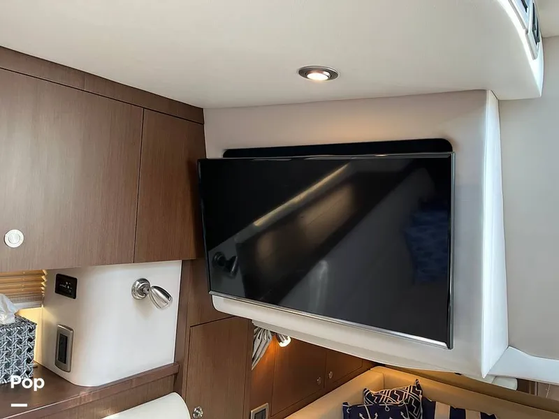 Slide: The Image of Sea Ray 370 Sundancer 2017 - 15946596