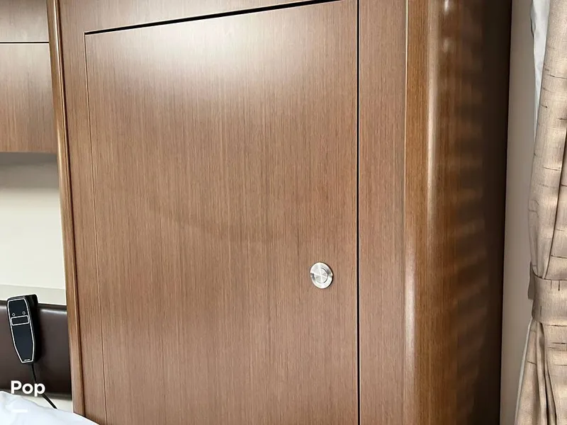 Slide: The Image of Sea Ray 370 Sundancer 2017 - 15946600