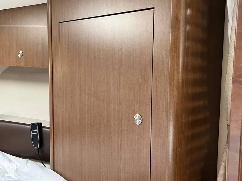 Slide: The Image of Sea Ray 370 Sundancer 2017 - 15946601