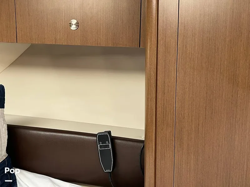 Slide: The Image of Sea Ray 370 Sundancer 2017 - 15946604