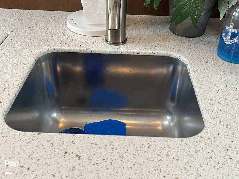 Slide: The Image of Sea Ray 370 Sundancer 2017 - 15946605