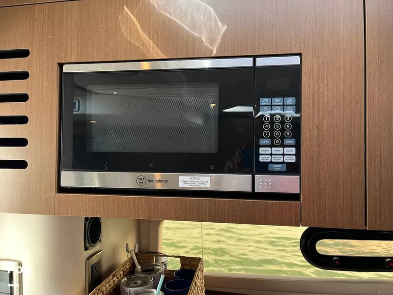 Slide: The Image of Sea Ray 370 Sundancer 2017 - 15946608