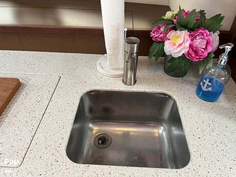 Slide: The Image of Sea Ray 370 Sundancer 2017 - 15946610