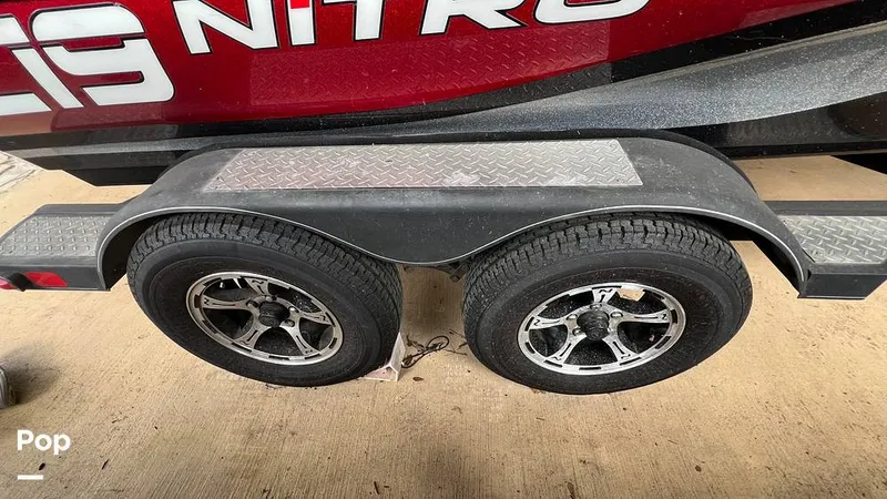 Slide: The Image of Tire/wheel Detail - 15548344