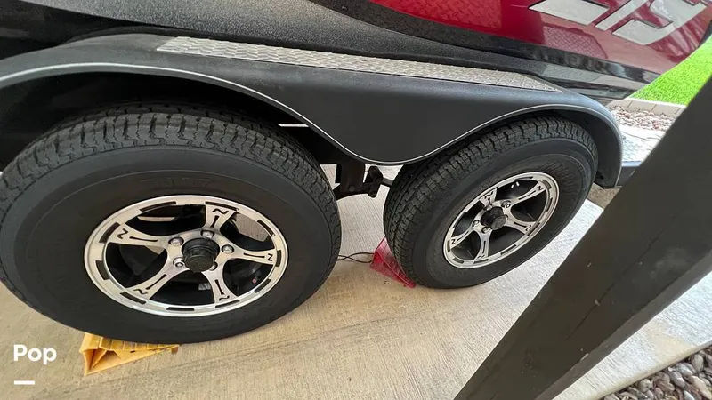 Slide: The Image of Tire/wheel Detail - 15548352