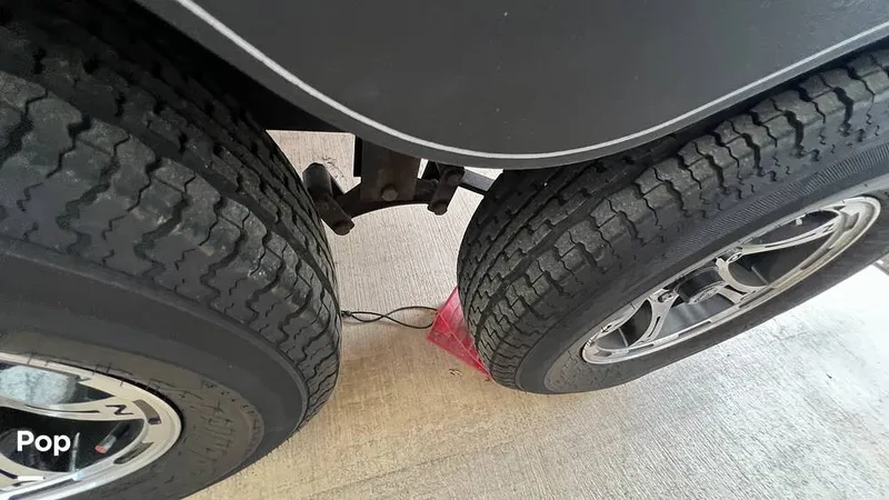 Slide: The Image of Tire/wheel Detail - 15548353