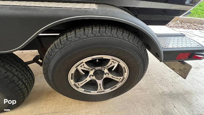 Slide: The Image of Tire/wheel Detail - 15548358