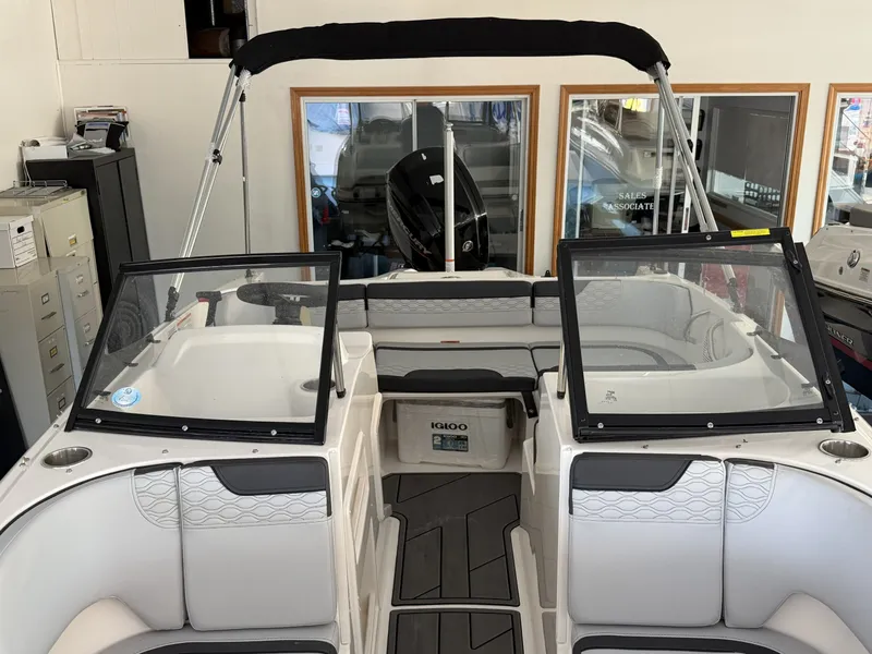 Slide: The Image of Bayliner 170EL 2025 - 6