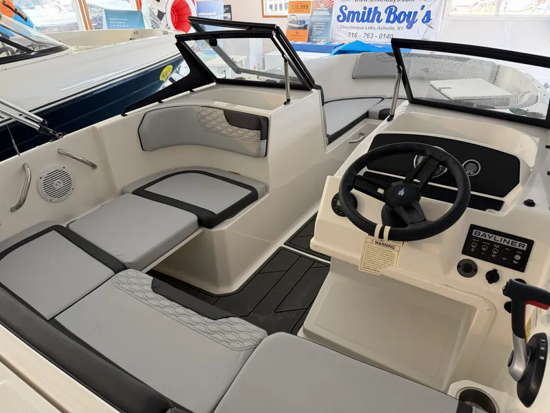 Slide: The Image of Bayliner 170EL 2025 - 3