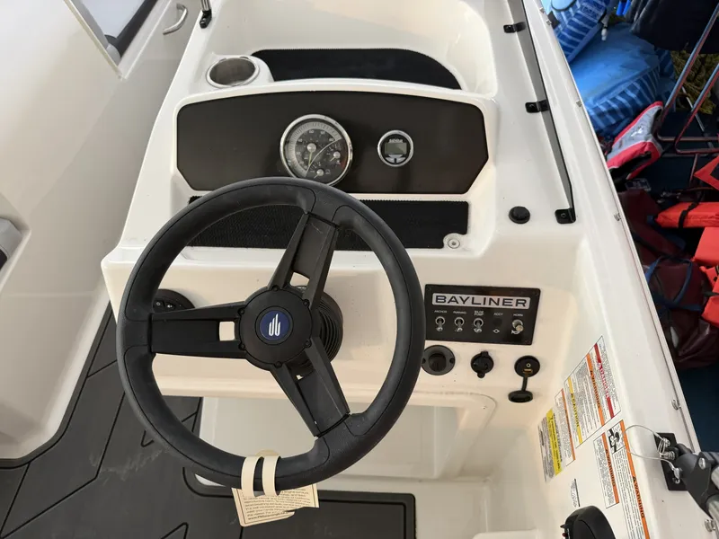 Slide: The Image of Bayliner 170EL 2025 - 4