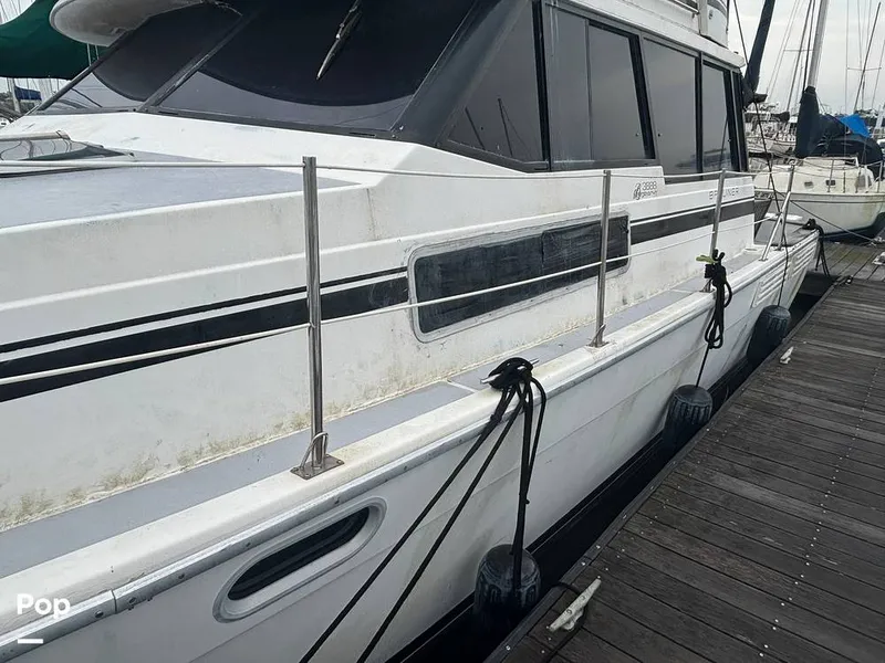 Slide: The Image of Bayliner 3888 Motoryacht 1990 - 15647740