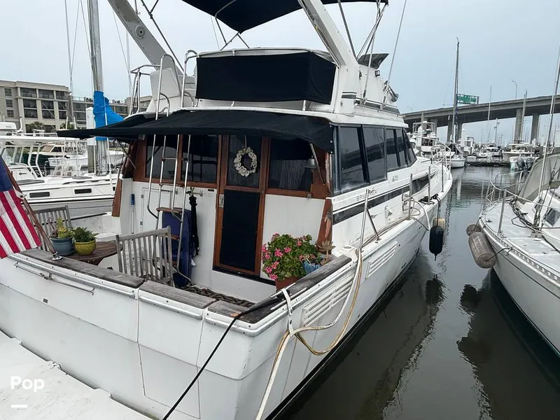 Slide: The Image of Bayliner 3888 Motoryacht 1990 - 15647744