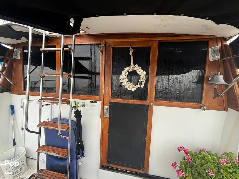 Slide: The Image of Bayliner 3888 Motoryacht 1990 - 15647747